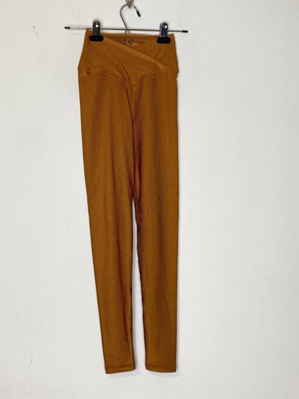 Offline by Aerie Pleated Leggings Size X-Small Ribbed High Rise Shiny Orange - Picture 2 of 9